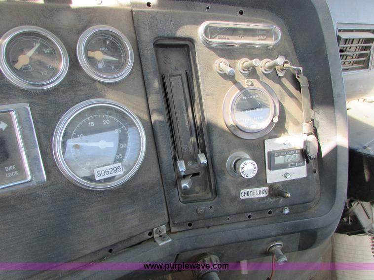 image for item I6657 1988 Ford L9000 mixer truck