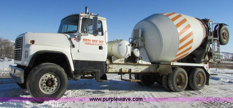 image for item I6658 1995 Ford LT9000 mixer truck