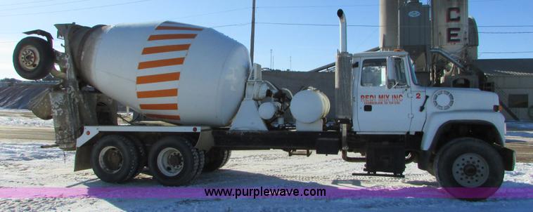 image for item I6658 1995 Ford LT9000 mixer truck