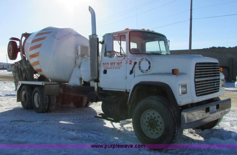 image for item I6658 1995 Ford LT9000 mixer truck