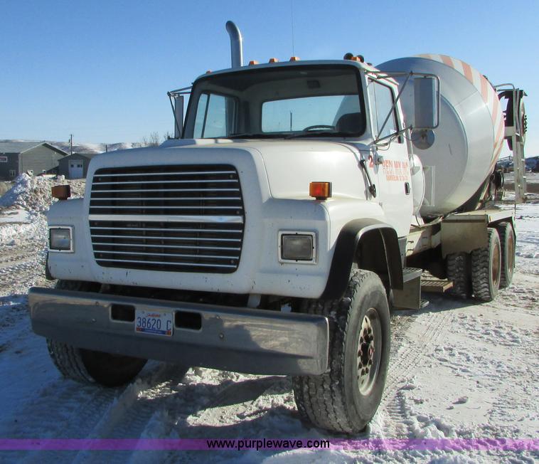 image for item I6658 1995 Ford LT9000 mixer truck