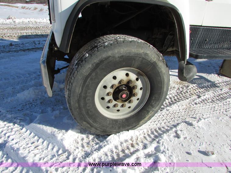 image for item I6658 1995 Ford LT9000 mixer truck