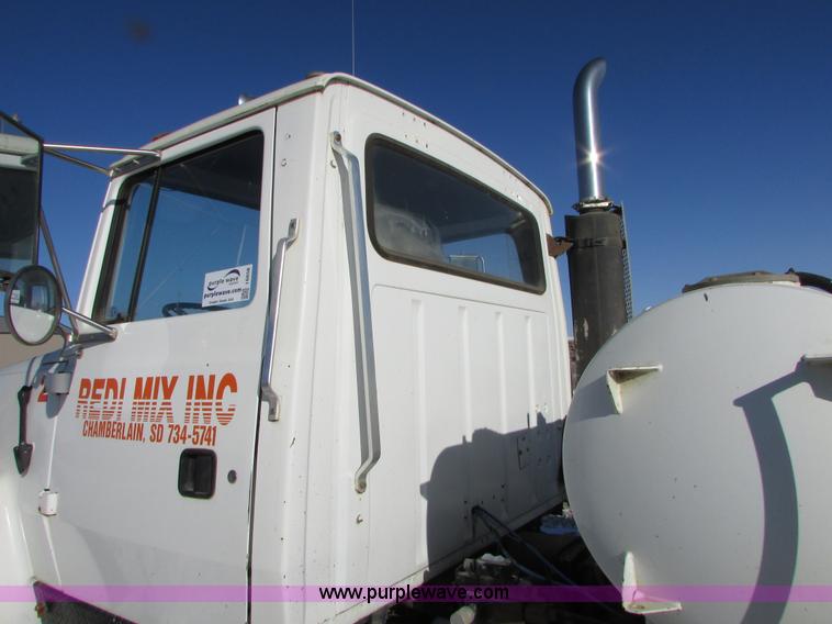 image for item I6658 1995 Ford LT9000 mixer truck