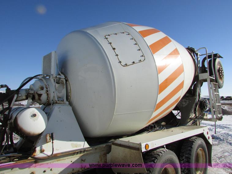 image for item I6658 1995 Ford LT9000 mixer truck