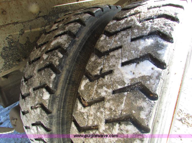 image for item I6658 1995 Ford LT9000 mixer truck