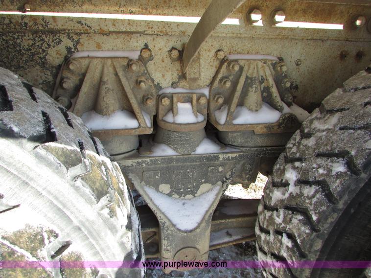 image for item I6658 1995 Ford LT9000 mixer truck