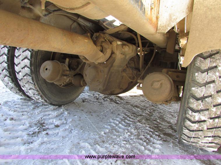 image for item I6658 1995 Ford LT9000 mixer truck