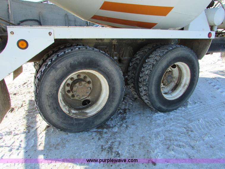 image for item I6658 1995 Ford LT9000 mixer truck