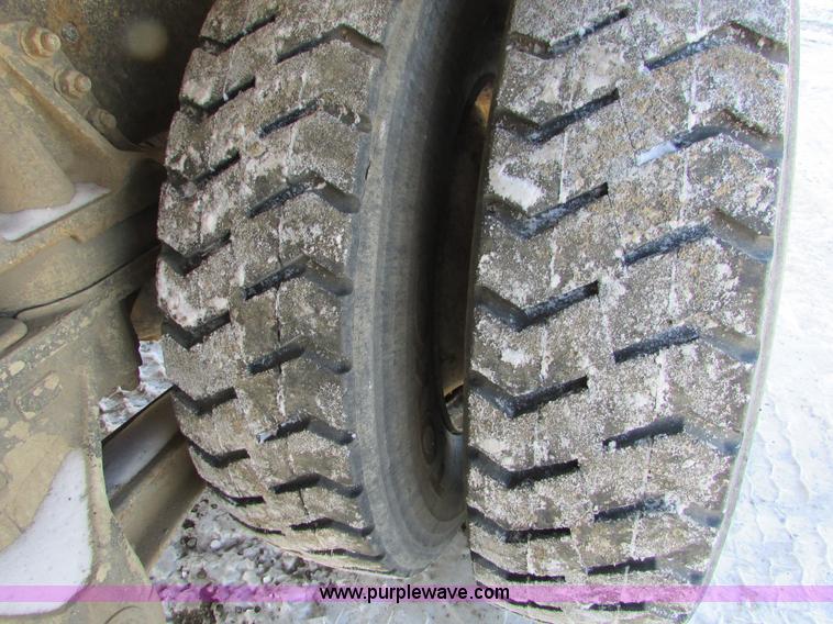 image for item I6658 1995 Ford LT9000 mixer truck