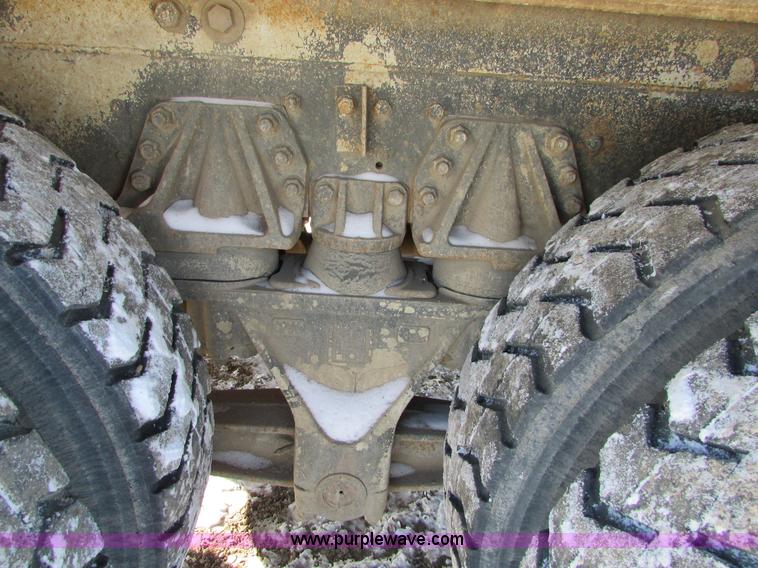 image for item I6658 1995 Ford LT9000 mixer truck