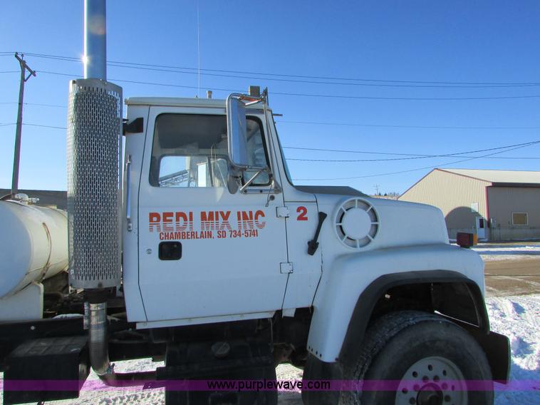 image for item I6658 1995 Ford LT9000 mixer truck