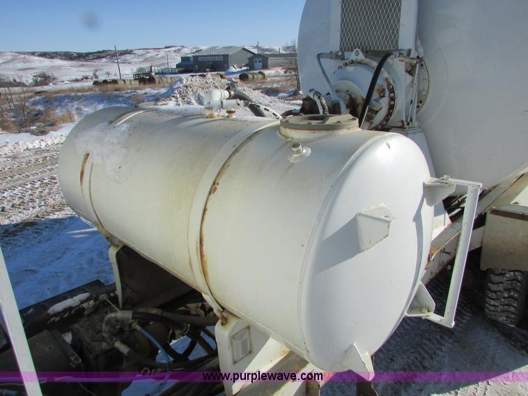 image for item I6658 1995 Ford LT9000 mixer truck