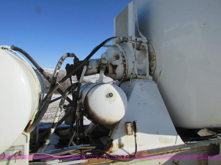 image for item I6658 1995 Ford LT9000 mixer truck