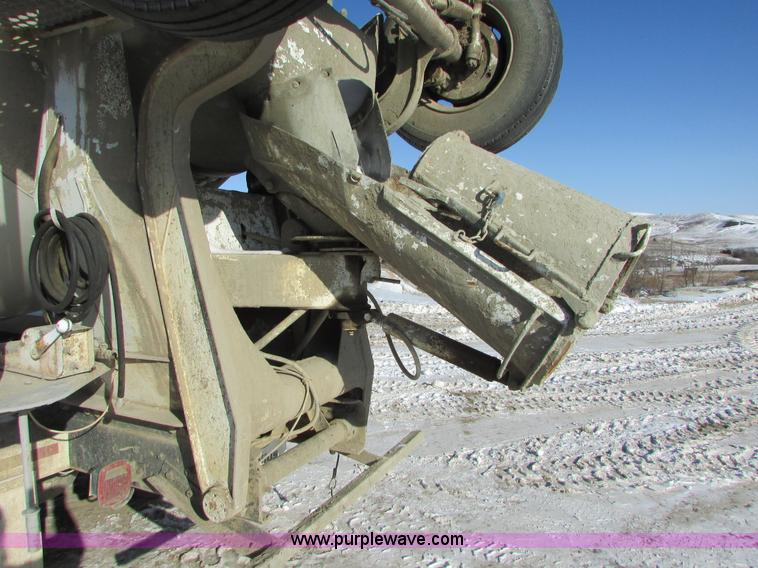 image for item I6658 1995 Ford LT9000 mixer truck