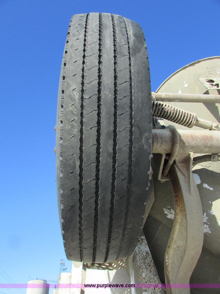 image for item I6658 1995 Ford LT9000 mixer truck