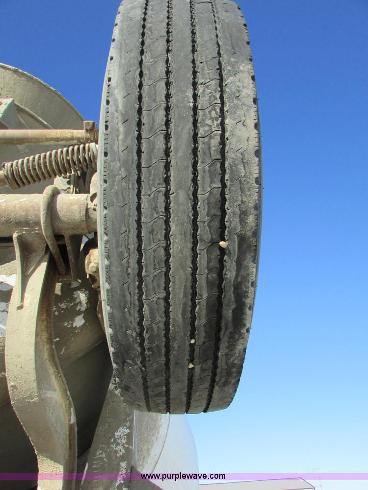 image for item I6658 1995 Ford LT9000 mixer truck