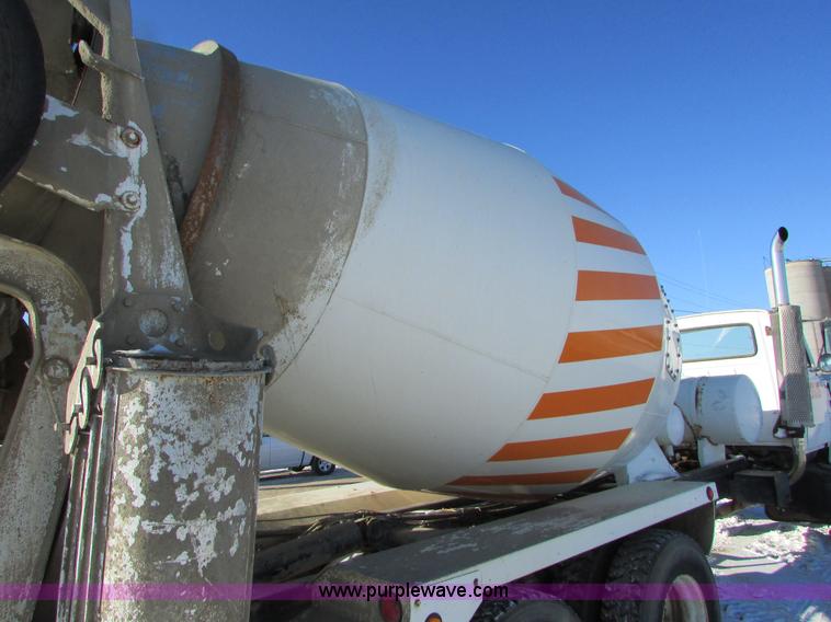 image for item I6658 1995 Ford LT9000 mixer truck