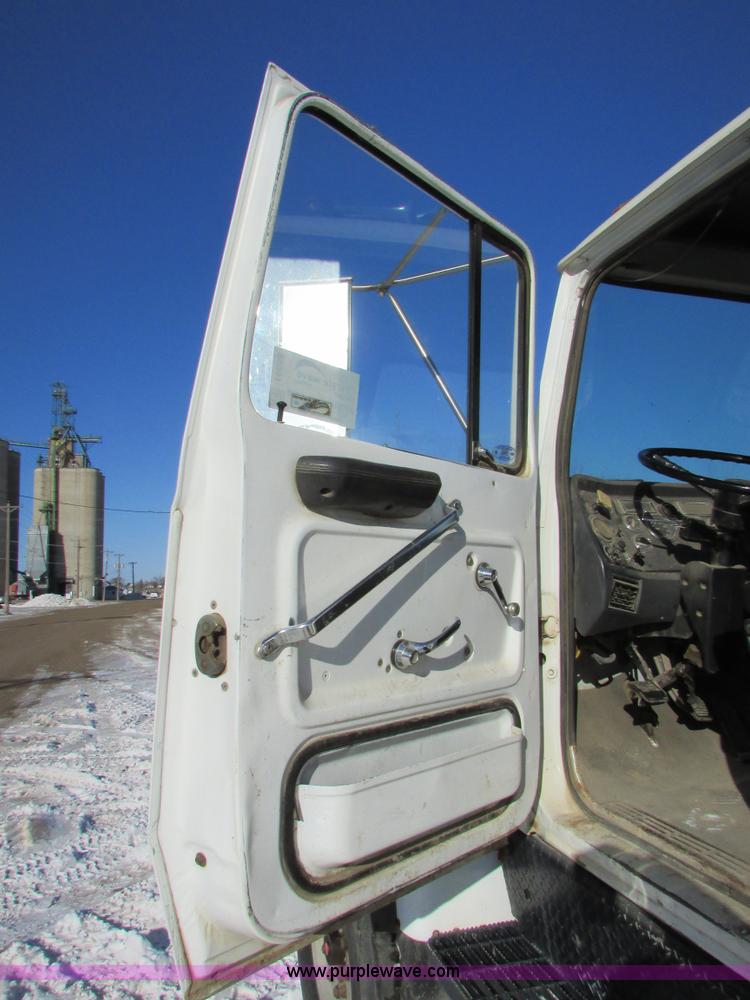 image for item I6658 1995 Ford LT9000 mixer truck