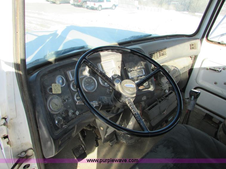 image for item I6658 1995 Ford LT9000 mixer truck