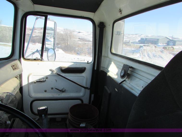image for item I6658 1995 Ford LT9000 mixer truck