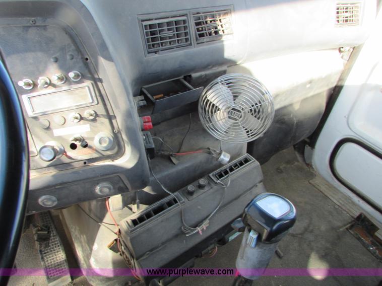 image for item I6658 1995 Ford LT9000 mixer truck