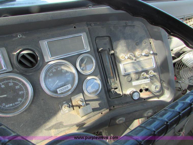 image for item I6658 1995 Ford LT9000 mixer truck