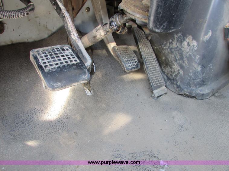 image for item I6658 1995 Ford LT9000 mixer truck