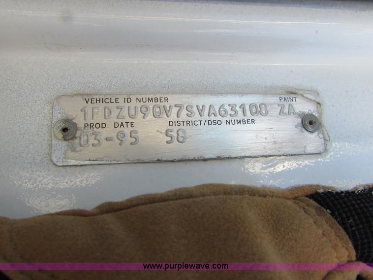 image for item I6658 1995 Ford LT9000 mixer truck