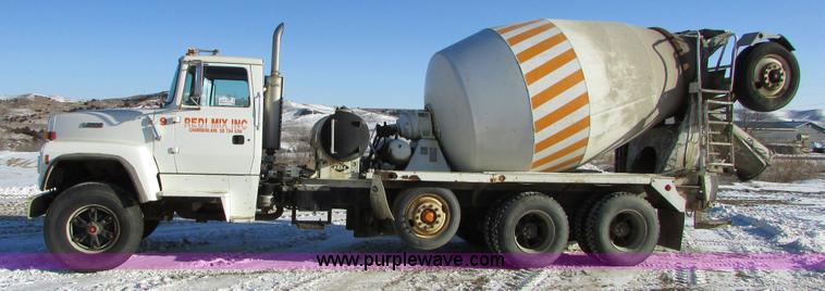 image for item I6660 1991 Ford LT9000 mixer truck