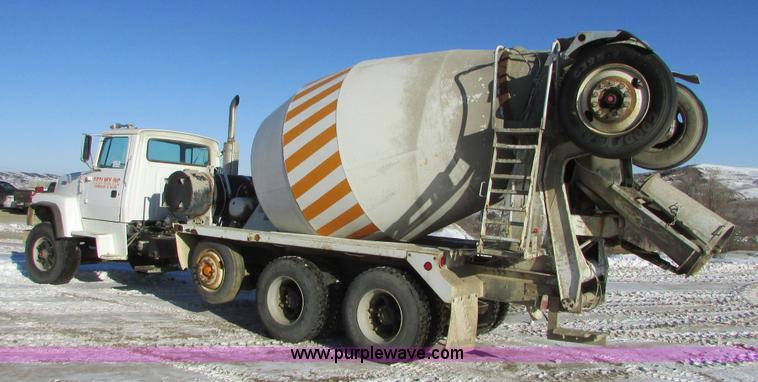 image for item I6660 1991 Ford LT9000 mixer truck