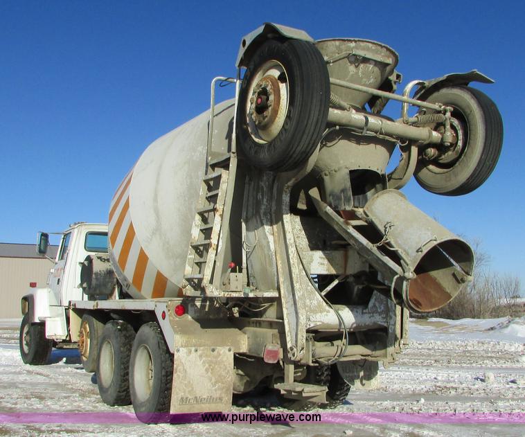 image for item I6660 1991 Ford LT9000 mixer truck