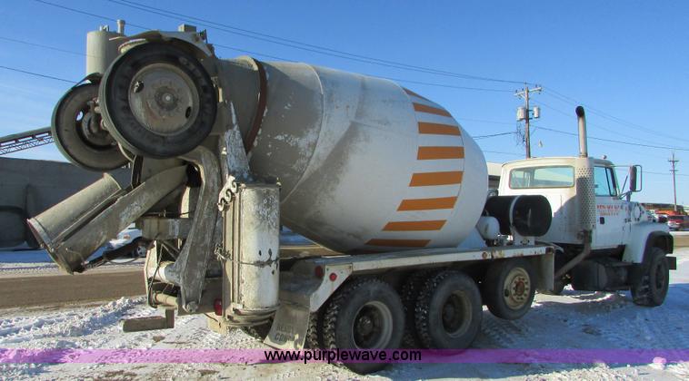 image for item I6660 1991 Ford LT9000 mixer truck