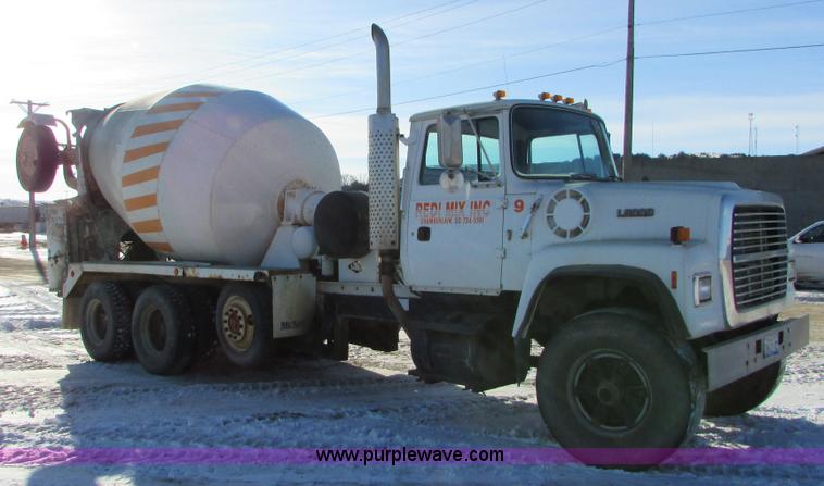 image for item I6660 1991 Ford LT9000 mixer truck