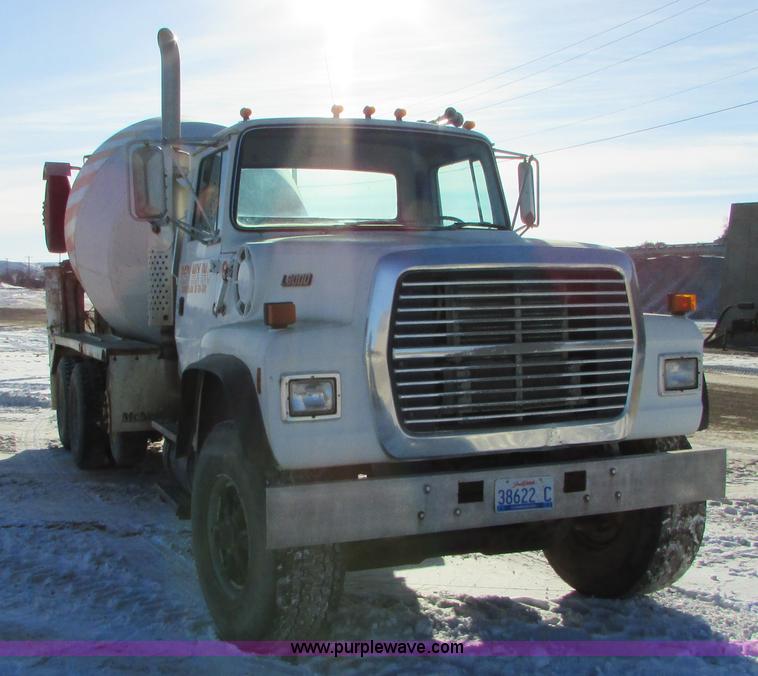 image for item I6660 1991 Ford LT9000 mixer truck