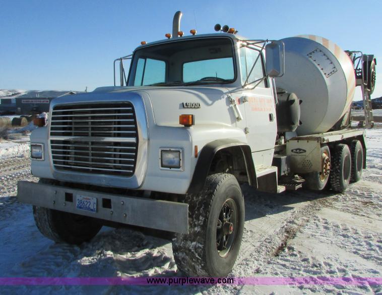 image for item I6660 1991 Ford LT9000 mixer truck