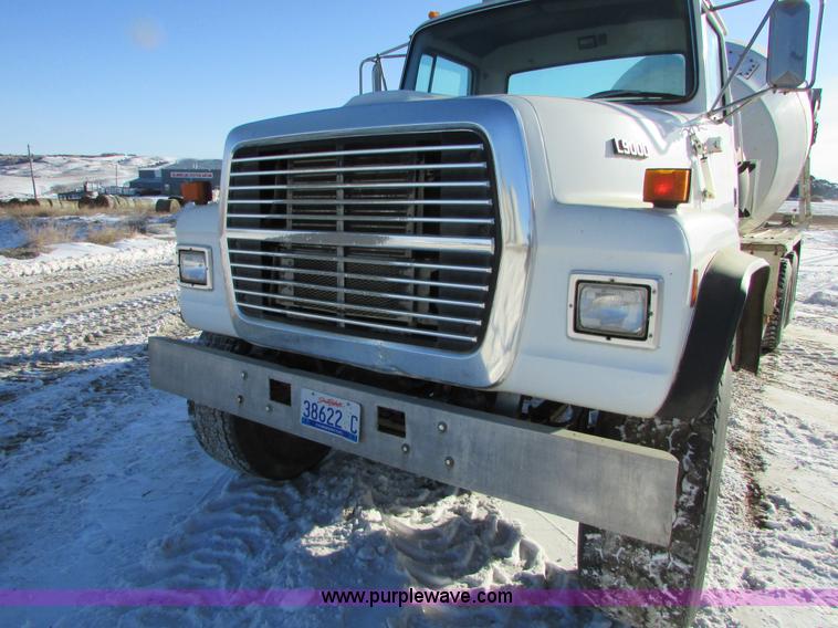 image for item I6660 1991 Ford LT9000 mixer truck