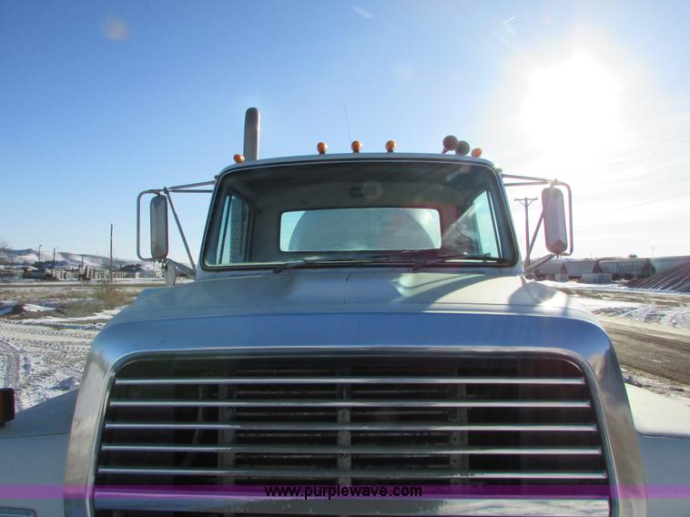 image for item I6660 1991 Ford LT9000 mixer truck