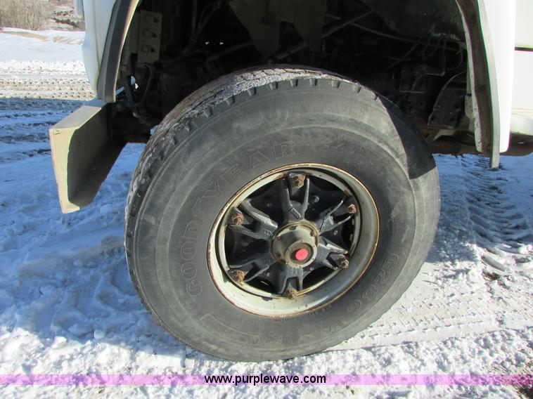 image for item I6660 1991 Ford LT9000 mixer truck