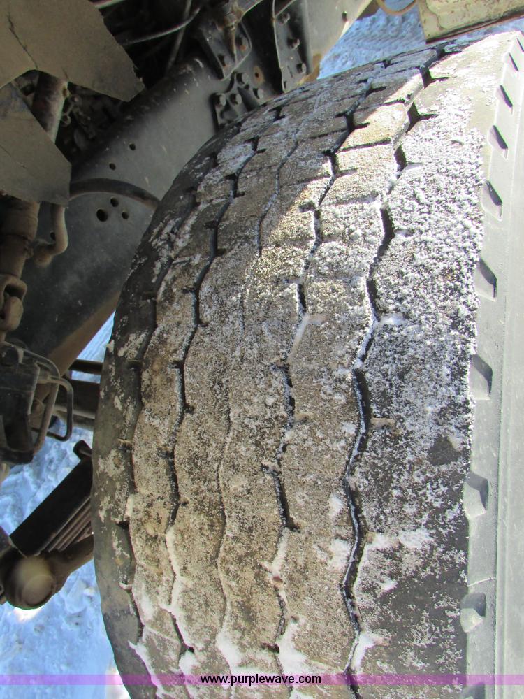 image for item I6660 1991 Ford LT9000 mixer truck