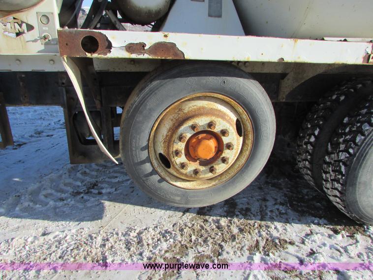 image for item I6660 1991 Ford LT9000 mixer truck
