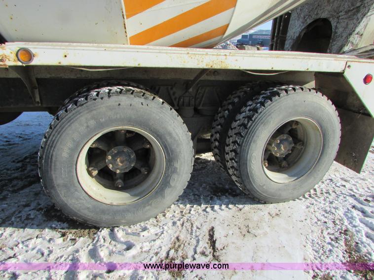 image for item I6660 1991 Ford LT9000 mixer truck