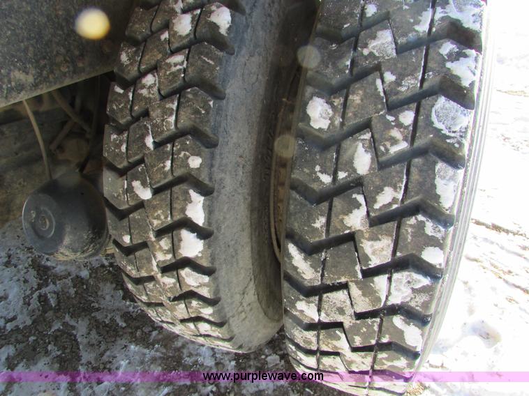 image for item I6660 1991 Ford LT9000 mixer truck