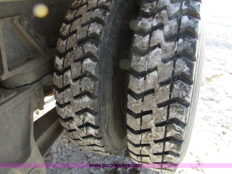 image for item I6660 1991 Ford LT9000 mixer truck