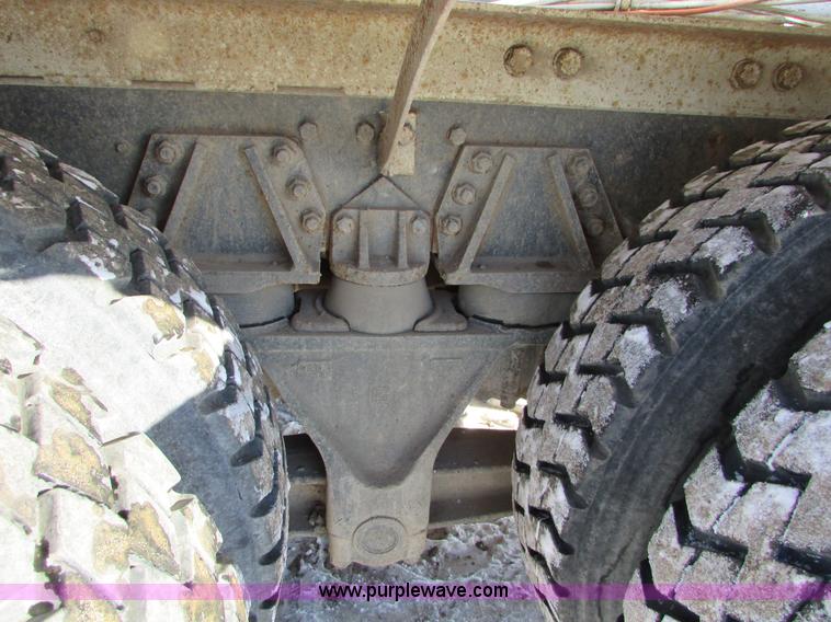 image for item I6660 1991 Ford LT9000 mixer truck