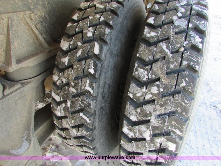 image for item I6660 1991 Ford LT9000 mixer truck