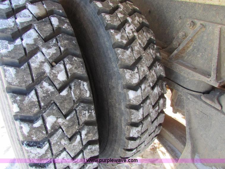 image for item I6660 1991 Ford LT9000 mixer truck