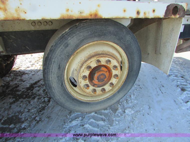 image for item I6660 1991 Ford LT9000 mixer truck