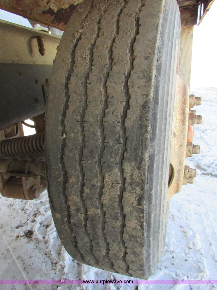 image for item I6660 1991 Ford LT9000 mixer truck