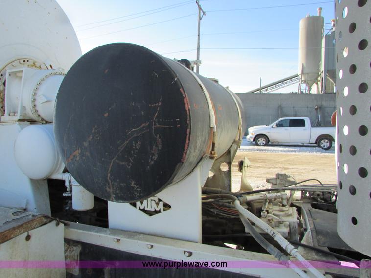 image for item I6660 1991 Ford LT9000 mixer truck