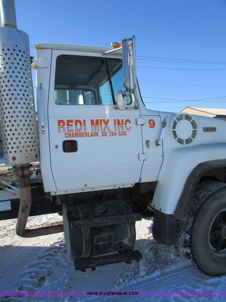 image for item I6660 1991 Ford LT9000 mixer truck